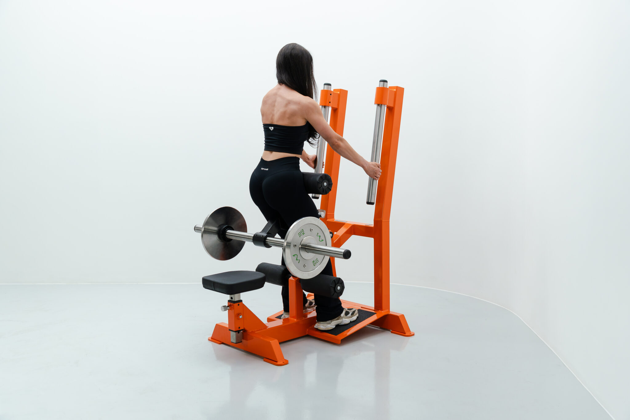 Máy Watson Standing Hip Thrust kích hoạt trúng đích nhóm cơ mông, vận hành trực 