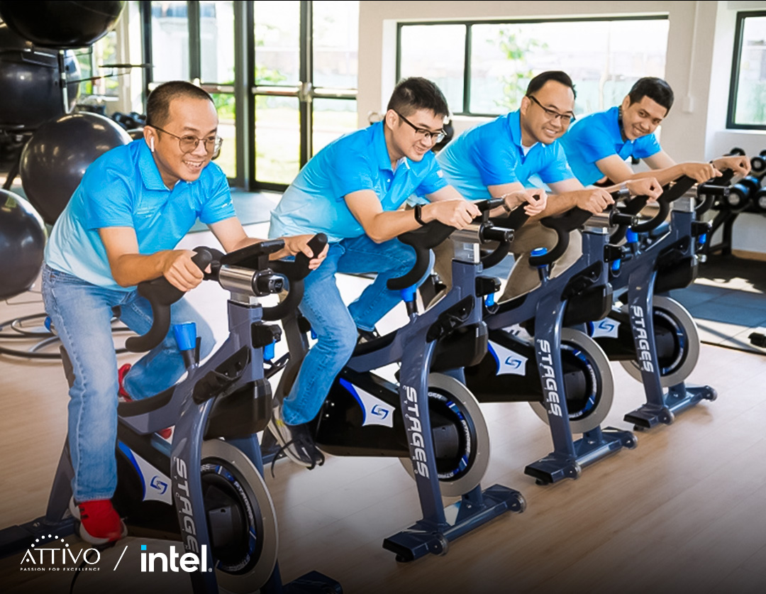 Corporate Wellness Cho Doanh Nghiệp Công Nghệ: Điển Hình Dự Án Tại Intel & Viettel 2 Nhân sự công nghệ Intel Việt Nam hào hứng rèn luyện trên dàn xe đạp chuyên dụng