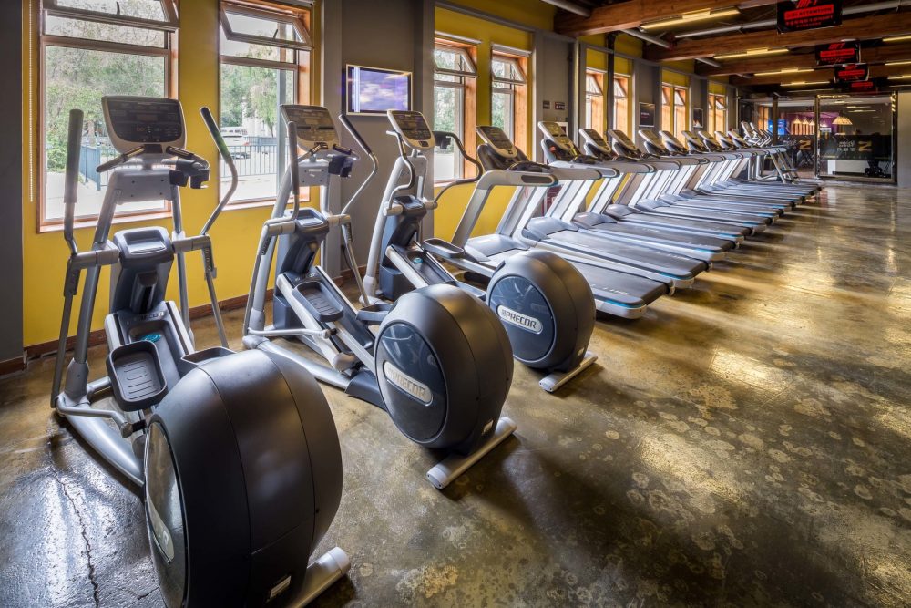 thiết bị Precor vận hành êm bền bỉ trong phòng gym cao cấp